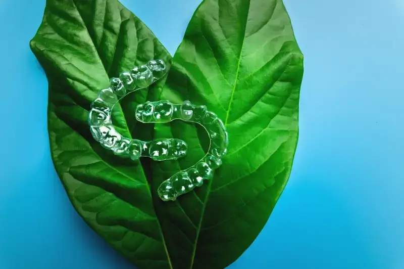 Co lepsze aparat ortodontyczny czy nakładki?